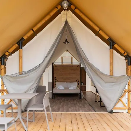 Luxussátor Nabi Glamping &
