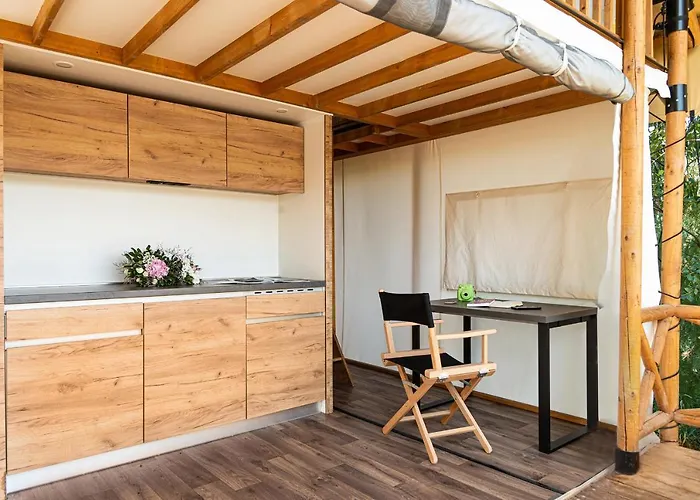 Nabi Glamping & كاستيل فولتورنو